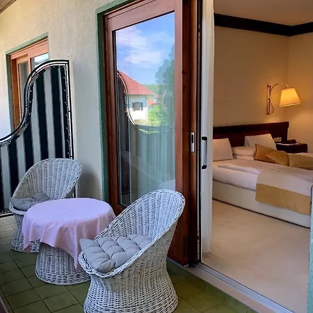 Dietrichsteinerhof & Apartahotel 4*