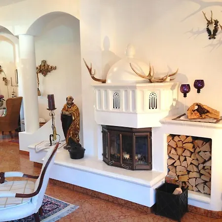 Dietrichsteinerhof & Aparthotel 4*