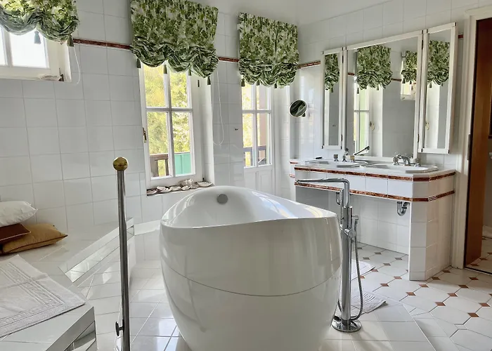 Dietrichsteinerhof & Aparthotel 4*